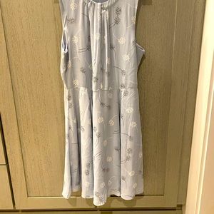 Banana Republic light sleeveless floral dress. Knee length.